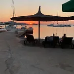 بيت للعطل House Danica - & Tavern Bain, Free Transport, Pool, Island Of Zut - Kornati