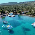 House Danica - & Tavern Bain, Free Transport, Pool, Island Of Zut - Kornati بيت للعطل Pristanisce
