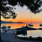 House Danica - & Tavern Bain, Free Transport, Pool, Island Of Zut - Kornati بيت للعطل Pristanisce