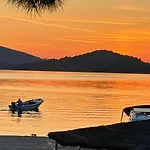 House Danica - & Tavern Bain, Free Transport, Pool, Island Of Zut - Kornati *