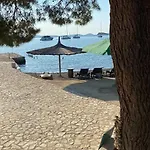 House Danica - & Tavern Bain, Free Transport, Pool, Island Of Zut - Kornati بيت للعطل