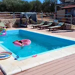 House Danica - & Tavern Bain, Free Transport, Pool, Island Of Zut - Kornati بيت للعطل