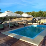 بيت للعطل House Danica - & Tavern Bain, Free Transport, Pool, Island Of Zut - Kornati *