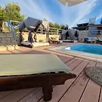 بيت للعطل House Danica - & Tavern Bain, Free Transport, Pool, Island Of Zut - Kornati