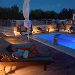 House Danica - & Tavern Bain, Free Transport, Pool, Island Of Zut - Kornati بيت للعطل