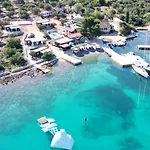 House Danica - & Tavern Bain, Free Transport, Pool, Island Of Zut - Kornati بيت للعطل *