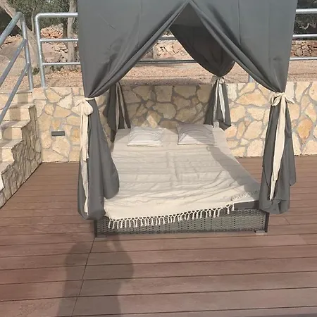 House Danica - & Tavern Bain, Free Transport, Pool, Island Of Zut - Kornati Prázdninový dům *