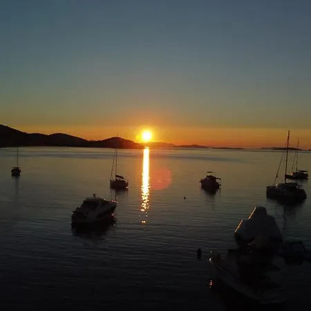 House Danica - & Tavern Bain, Free Transport, Pool, Island Of Zut - Kornati Pristanisce