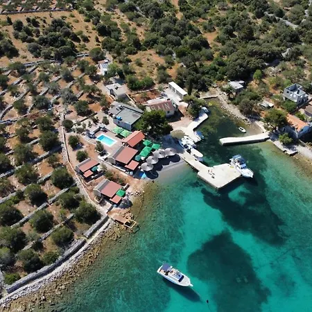 بيت للعطل House Danica - & Tavern Bain, Free Transport, Pool, Island Of Zut - Kornati