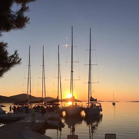 House Danica - & Tavern Bain, Free Transport, Pool, Island Of Zut - Kornati