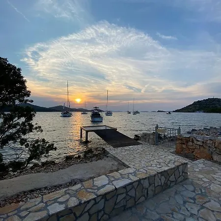 Nyaraló House Danica - & Tavern Bain, Free Transport, Pool, Island Of Zut - Kornati Pristanišće