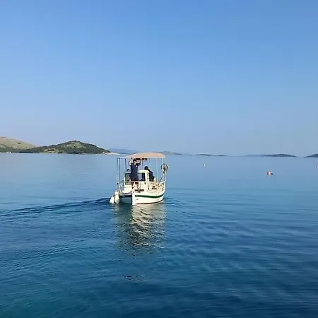 Nyaraló House Danica - & Tavern Bain, Free Transport, Pool, Island Of Zut - Kornati Pristanišće