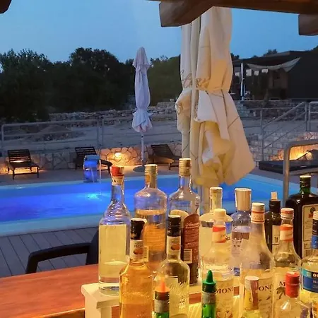 Nyaraló House Danica - & Tavern Bain, Free Transport, Pool, Island Of Zut - Kornati *