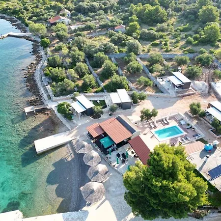 House Danica - & Tavern Bain, Free Transport, Pool, Island Of Zut - Kornati بيت للعطل *