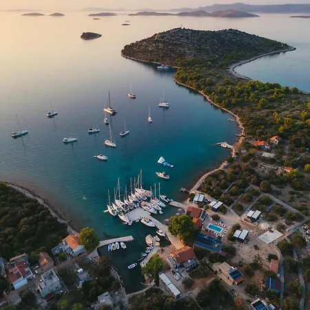 House Danica: Kornati Island With Pool And Transport *