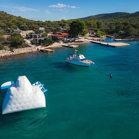 بيت للعطل House Danica - & Tavern Bain, Free Transport, Pool, Island Of Zut - Kornati *