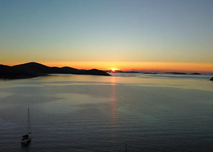 House Danica - & Tavern Bain, Free Transport, Pool, Island Of Zut - Kornati Pristanisce