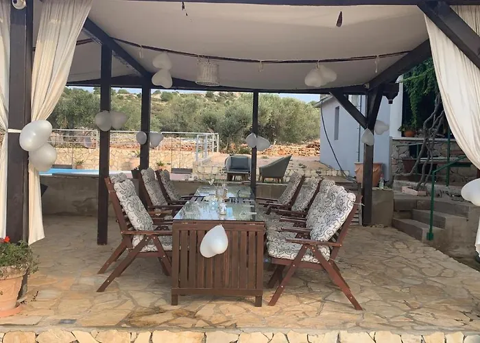 House Danica - & Tavern Bain, Free Transport, Pool, Island Of Zut - Kornati Vakantiehuis *