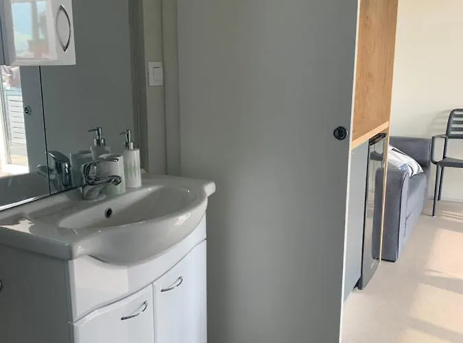 House Danica - & Tavern Bain, Free Transport, Pool, Island Of Zut - Kornati בית נופש