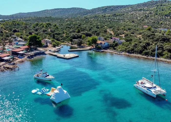 House Danica - & Tavern Bain, Free Transport, Pool, Island Of Zut - Kornati Vakantiehuis Pristanisce