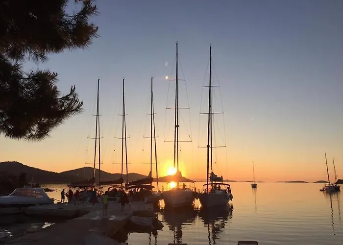 House Danica - & Tavern Bain, Free Transport, Pool, Island Of Zut - Kornati