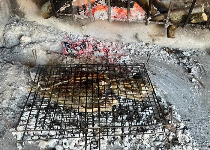 House Danica - & Tavern Bain, Free Transport, Pool, Island Of Zut - Kornati Vakantiehuis