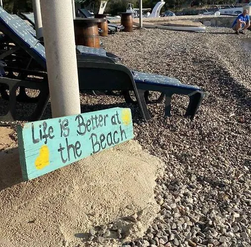 בית נופש House Danica - & Tavern Bain, Free Transport, Pool, Island Of Zut - Kornati *