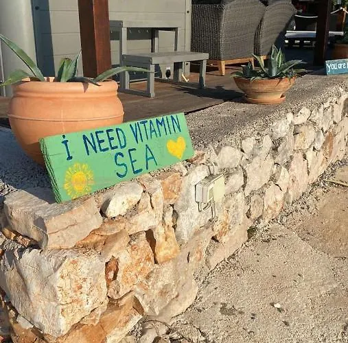 בית נופש House Danica - & Tavern Bain, Free Transport, Pool, Island Of Zut - Kornati