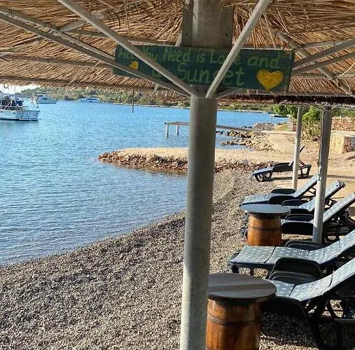 House Danica - & Tavern Bain, Free Transport, Pool, Island Of Zut - Kornati בית נופש *