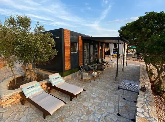 House Danica - & Tavern Bain, Free Transport, Pool, Island Of Zut - Kornati בית נופש *