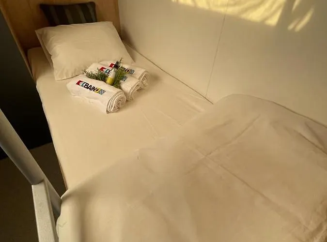 בית נופש House Danica - & Tavern Bain, Free Transport, Pool, Island Of Zut - Kornati *