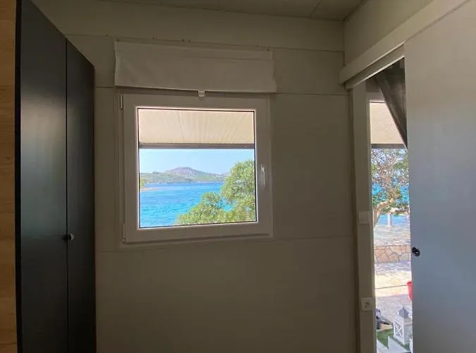 בית נופש House Danica - & Tavern Bain, Free Transport, Pool, Island Of Zut - Kornati