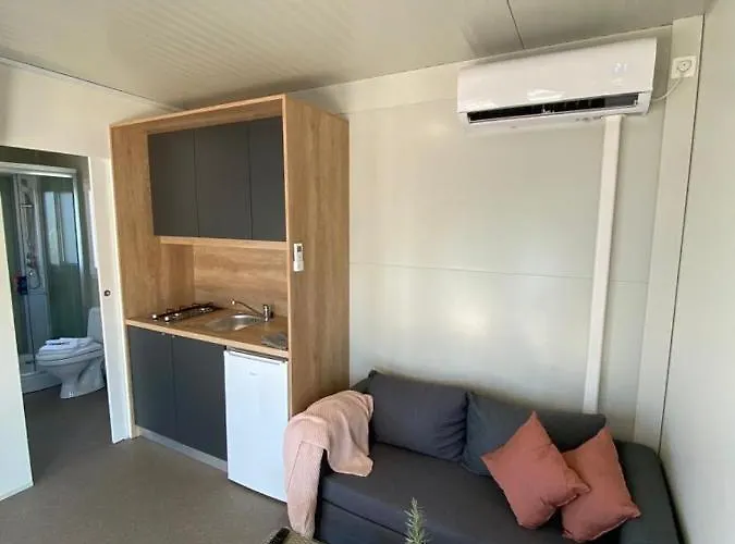 בית נופש House Danica - & Tavern Bain, Free Transport, Pool, Island Of Zut - Kornati *