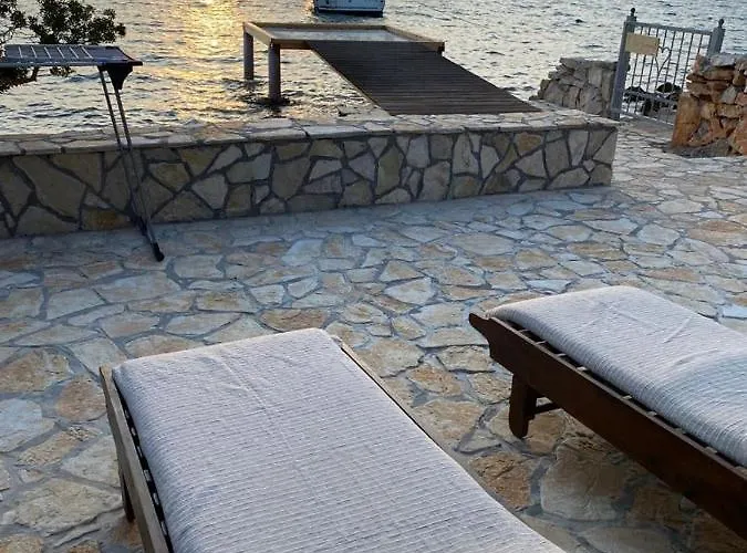 בית נופש House Danica - & Tavern Bain, Free Transport, Pool, Island Of Zut - Kornati