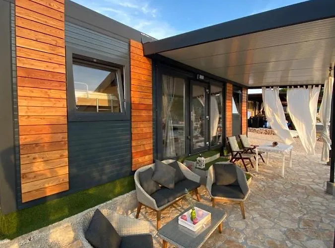 House Danica - & Tavern Bain, Free Transport, Pool, Island Of Zut - Kornati בית נופש *