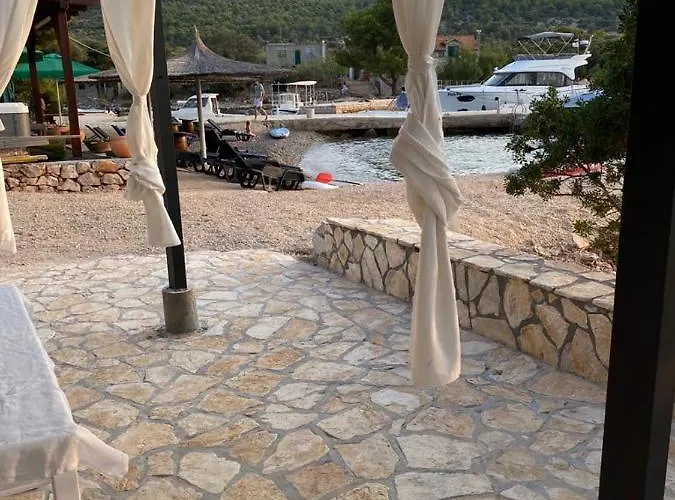 Hébergement de vacances House Danica - & Tavern Bain, Free Transport, Pool, Island Of Zut - Kornati *