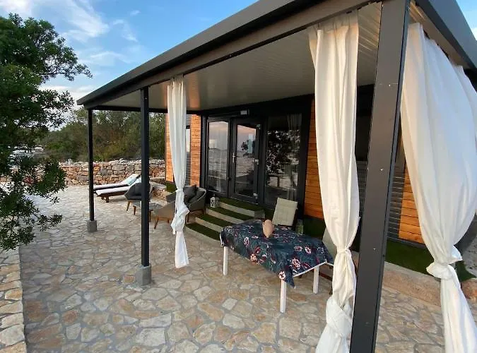 בית נופש House Danica - & Tavern Bain, Free Transport, Pool, Island Of Zut - Kornati Pristanisce