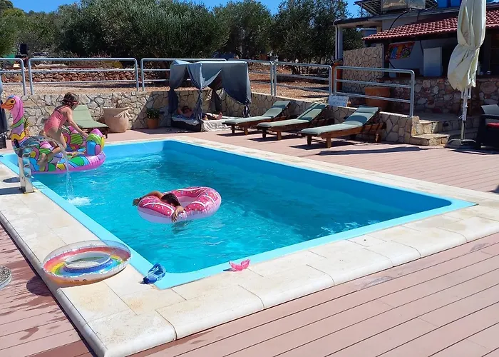 House Danica - & Tavern Bain, Free Transport, Pool, Island Of Zut - Kornati בית נופש