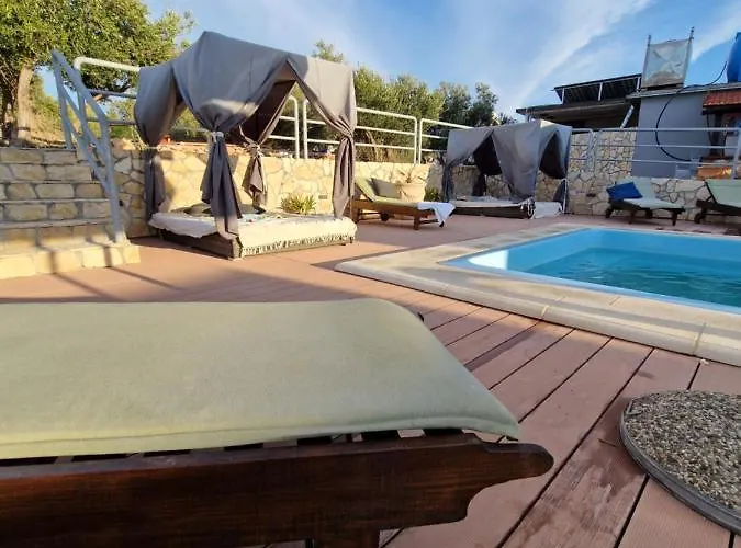 בית נופש House Danica - & Tavern Bain, Free Transport, Pool, Island Of Zut - Kornati