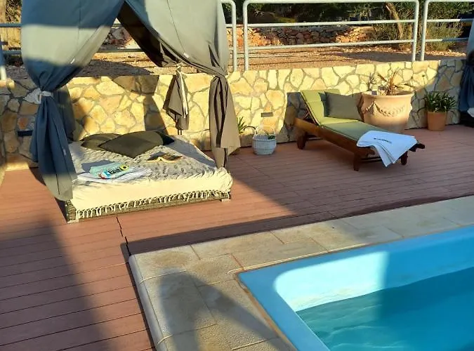 בית נופש House Danica - & Tavern Bain, Free Transport, Pool, Island Of Zut - Kornati Pristanisce