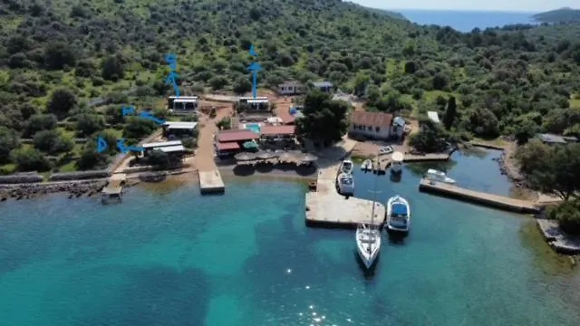 House Danica - & Tavern Bain, Free Transport, Pool, Island Of Zut - Kornati בית נופש