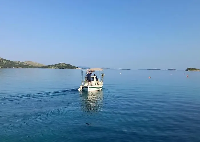 בית נופש House Danica - & Tavern Bain, Free Transport, Pool, Island Of Zut - Kornati Pristanisce