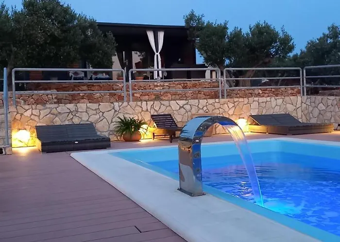 House Danica - & Tavern Bain, Free Transport, Pool, Island Of Zut - Kornati בית נופש