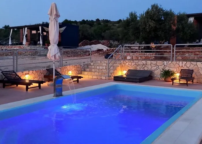 בית נופש House Danica - & Tavern Bain, Free Transport, Pool, Island Of Zut - Kornati Pristanisce