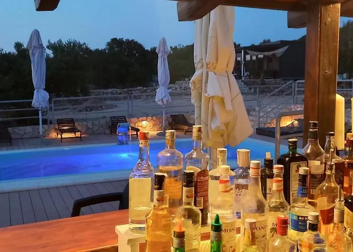 בית נופש House Danica - & Tavern Bain, Free Transport, Pool, Island Of Zut - Kornati *