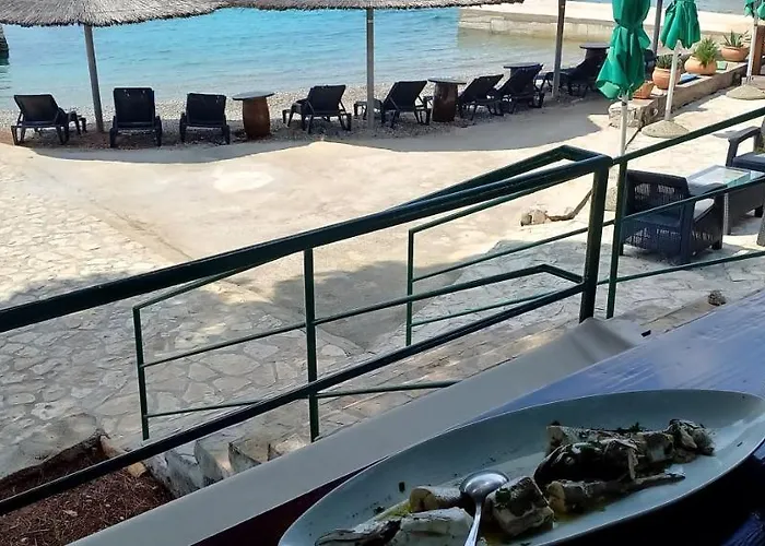 בית נופש House Danica - & Tavern Bain, Free Transport, Pool, Island Of Zut - Kornati Pristanisce