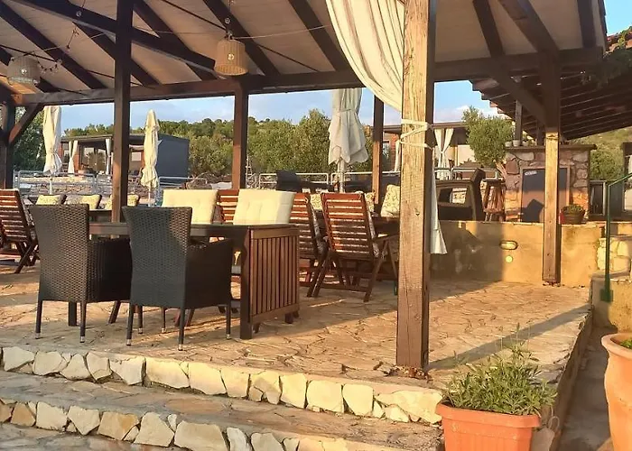 House Danica - & Tavern Bain, Free Transport, Pool, Island Of Zut - Kornati בית נופש *